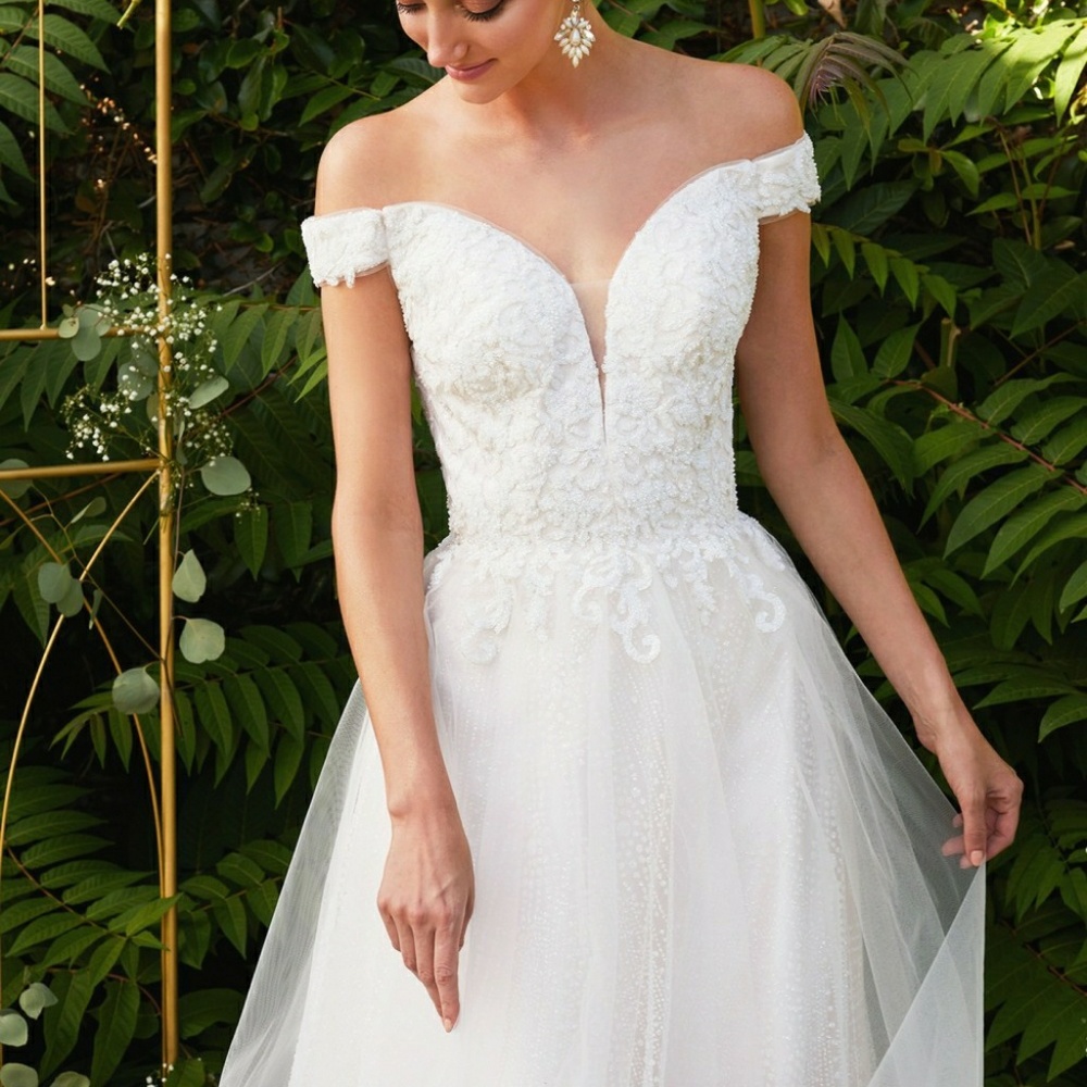 New long  off the shoulder lace tulle lace up back wedding dress,bridal gown - Picture 3 of 8